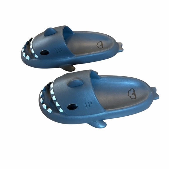 🦈 Shark Slides | Gray Cloud Cushion | EU 40-41 | 7.5 Mens | New in Bag - Picture 2 of 6
